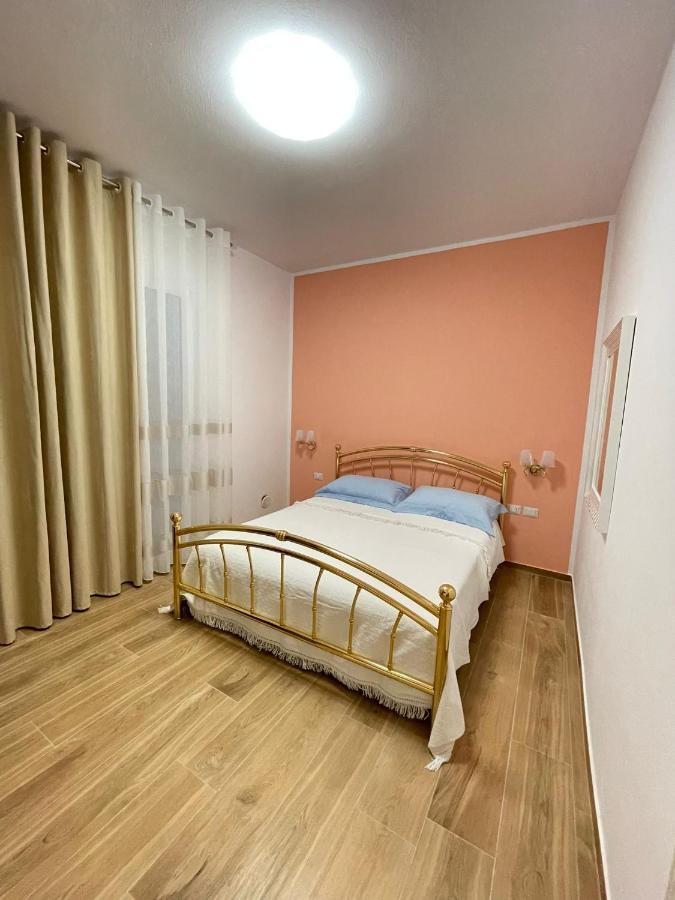 Appartamento A casa di Alice Orikum Esterno foto