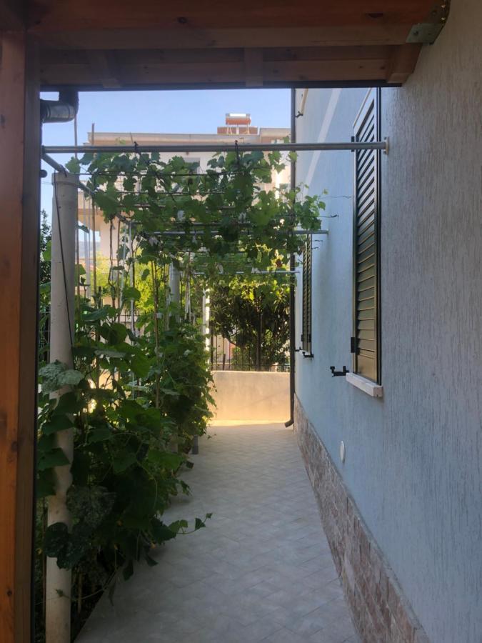 Appartamento A casa di Alice Orikum Esterno foto